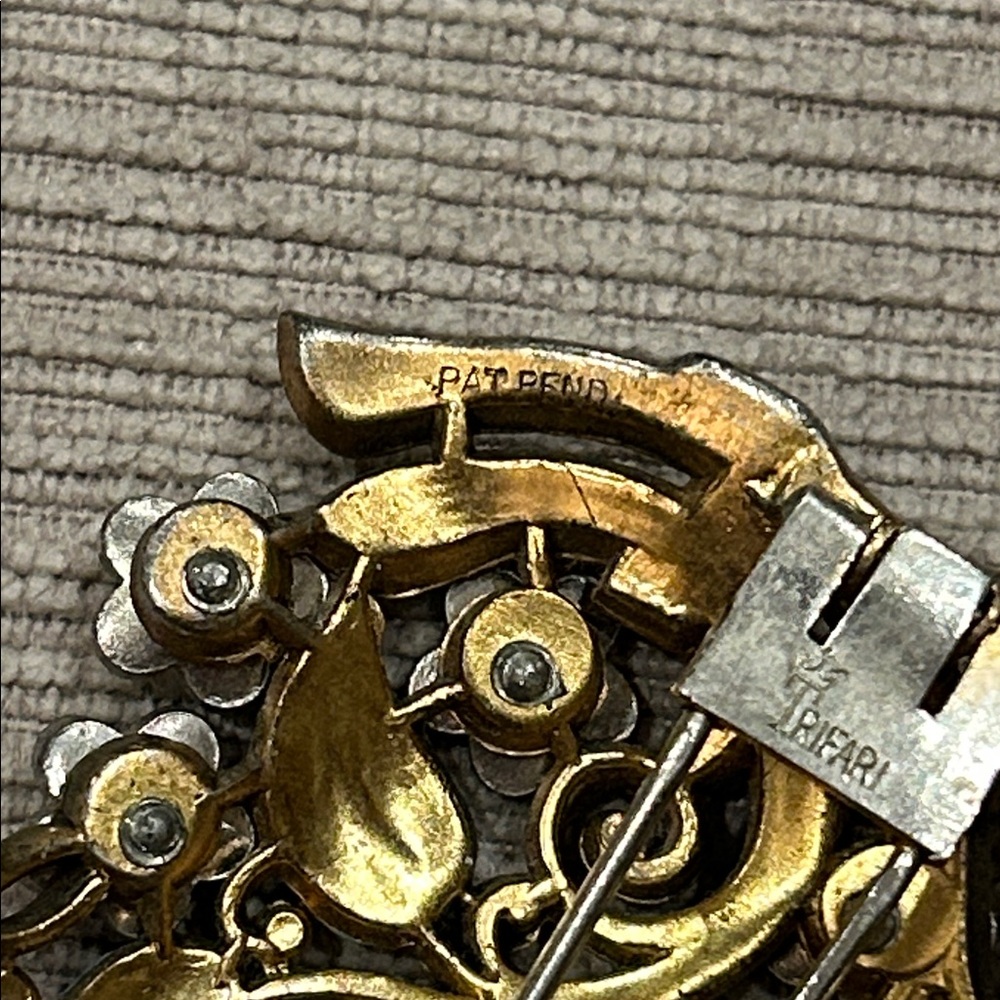 1939 crown Trifari rare clip brooch - Picture 5 of 6